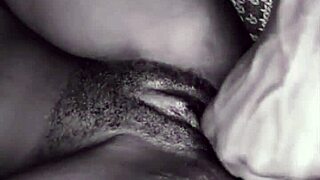 स्टेपमॉम होटल में स्टेपसन के साथ बेड शेयर करती है, टाइट चूत बेगिंग