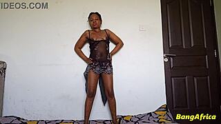 Sexy Ass Ebony Thot Teases With Huge Butt