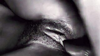 स्टेपमॉम होटल में स्टेपसन के साथ बेड शेयर करती है, टाइट चूत बेगिंग