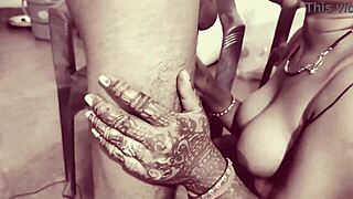 हॉट इंडियन टीचर स्टूडेंट को कमा सूत्र रफ लेसन में दिखाती है