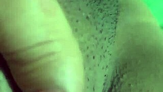Sola en casa, masturbating my shaved pussy