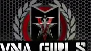 सारा जे टॉयज के साथ सोलो में टिज करती है और वेट एक्शन