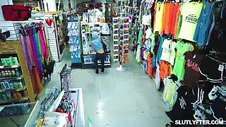 Female Lp Officer Pussy Feed The Male Suspect!