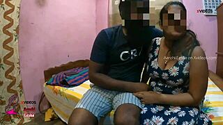 इंडियन MILF बिग बूब्स के साथ नेबर्स कॉक के लिए चीट करती है