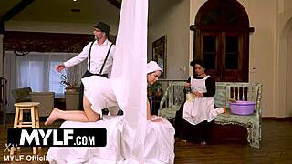 जब वह गलती करती है, तो वह उसकी टाइट गैंड को डीप ड्रिल करता है