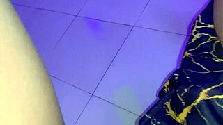 मेरे मकान मालिक की धोखेबाज़ पत्नी को काम करते हुए पकड़ा गया