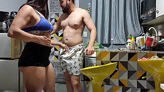 Fetiche de cock na kitchen with a trans