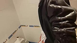 Fucking Hard in Toilet with Tattooed Bodybuilder Mommy