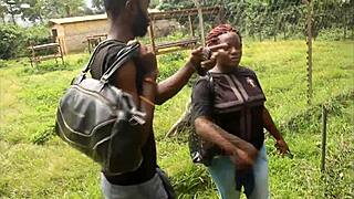 These two tourists in the park discover unexplored places?