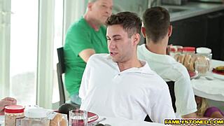 कैगनी लिन कार्टर ब्रैड के बिग कॉक को वाइल्ड एनर्जी से राइड करती है