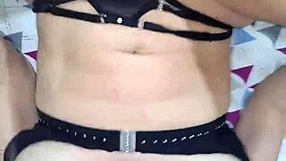 बस्टी ब्लॉन्ड मिल्फ के साथ बॉन्डेज सेशन हिट अप होता है