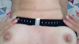 बस्टी ब्लॉन्ड मिल्फ के साथ बॉन्डेज सेशन हिट अप होता है