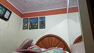 पति मुझे रंडी बनाकर मोटे परिपक्व दोस्त को देता है