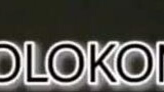 स्टेप मम्मी मुझे हिलाते हुए पकड़ती है