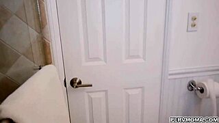 Blonde Stepmom Aaliyah Love Gives Stepson Hot Blowjob!