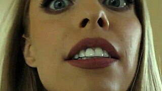 ब्लॉन्ड कूगर ब्रिटनी एम्बर स्टॉकिंग्स में हार्ड चीट करती है!