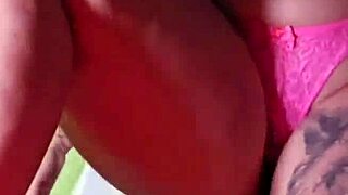 Deixei um estranho tocar minha buceta enquanto amiga transava sem camisinha no glory hole
