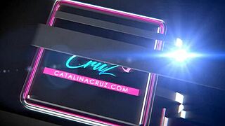 कैटालिना क्रूज, बस्टि वाइफ, वर्क से पहले फिंगर करती है