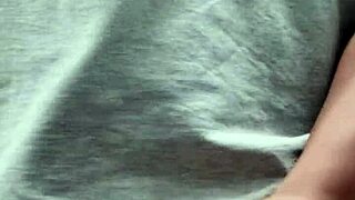 वीडियो कॉल सेक्स मेरे अकेले दोस्त के साथ वाइल्ड हो जाता है!