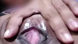 वीडियो कॉल सेक्स मेरे अकेले दोस्त के साथ वाइल्ड हो जाता है!