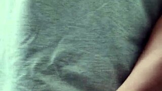 वीडियो कॉल सेक्स मेरे अकेले दोस्त के साथ वाइल्ड हो जाता है!