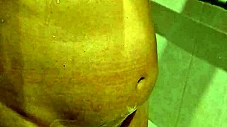 बस बिग टिट्स पर क्यों रुकें, हाँ?