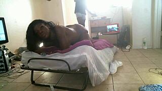 गर्म काली परिपक्व मिल्फ की मोटी चूत सड़कों से