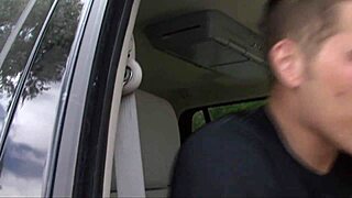 रेडहेड मिल्फ मॉम बेड पर सेक्सी लिंगरी में लड़के के लंड को चूसती है