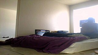 गर्म काली परिपक्व मिल्फ की मोटी चूत सड़कों से