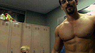 सोफी डी बेटल बांग रिंग में ऐनल फिंगरिंग और गेपिंग से डोमिनेट करती है