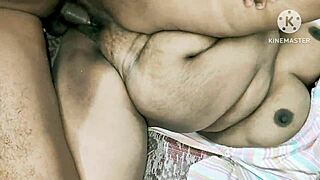 Desi भारतीय पत्नी को पड़ोसी लड़कों ने जोर से चोदा