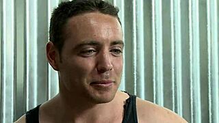 सोफी डी बेटल बांग रिंग में ऐनल फिंगरिंग और गेपिंग से डोमिनेट करती है