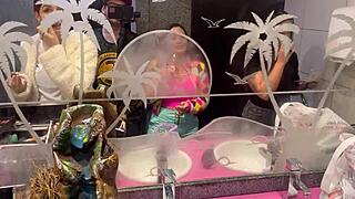 ब्राजीलियन बार में छत से पैंटी लटकी हुई, सेक्सी माहौल!