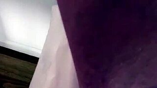 आर्मपिट्स और नोज वैक्सिंग क्लोज अप में