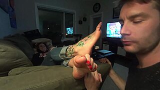 Can you resist worshipping these perfect feet?