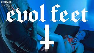 Oh, this milf's feet are perfect for sucking and footjobs!