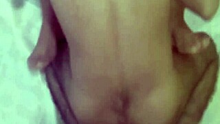 पहली बार दोस्त की क्यूट मुस्लिम बहन को घर पर चोदना।