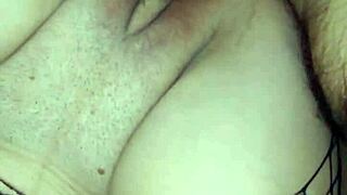 गैपिंग होल्स और स्पैंक अस, क्लोज-अप एक्शन