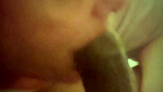 Unleash gum pleasure with curvy bimbo's deepthroat in bedroom!