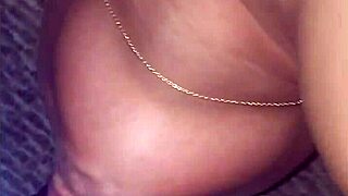 मिल्फ रफ फेस फकिंग में बड़ा ब्लैक कॉक लेती है