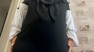 सिरियन मिल्फ पैंटीज में पस्सी टिज करती है