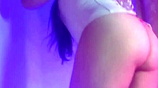 en este bar la camarera te da vagina si le ofreces algo de dinero solo ella sabe de la habitación oculta 1