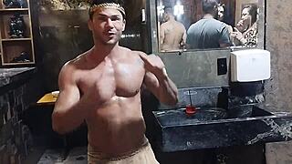 लेन ने अपनी चूत hung guy को swing party में दी, BATHROOM BANG!