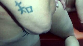 लेन ने अपनी चूत hung guy को swing party में दी, BATHROOM BANG!