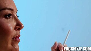 हेय, लौरा बेंटली और एरिक जॉन के साथ बेसिक इंस्टीक्ट पैरोडी चेक करें