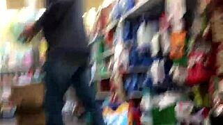 Milf's Phat Ass Hidden In Candid Shot!