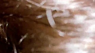 बड़ी गैंड वाली देसी बीवी 4U के लिए चौड़ी फैलाती है HD अपडेट में