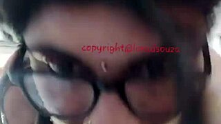 भारतीय क्रॉसड्रेसर रंडी लारा डिसूजा सेक्सी ऐनल बीडीएसएम में नजर आती है