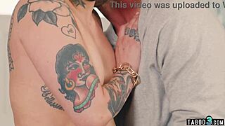 छोटी छाती वाली लातीना मिल्फ वैनसा वेगा रफ फिस्टिंग मजा पसंद करती है