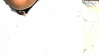 इंटररेसियल लातीना मेच्योर कपल्स वेट बेंट ओवर फन में